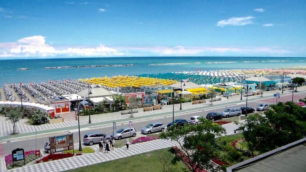 Hotel Cosmopol Cesenatico Exterior foto